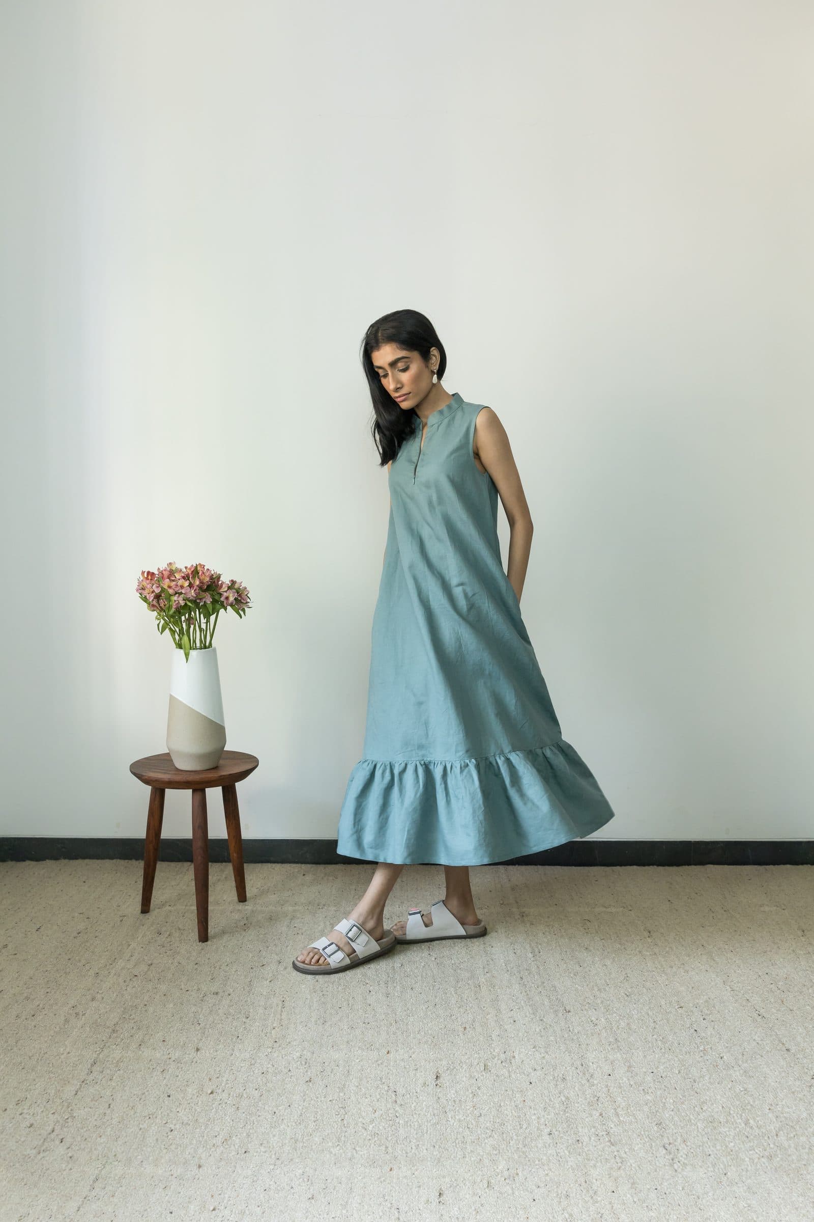 LAID-BACK GATHERED DRESS image 4
