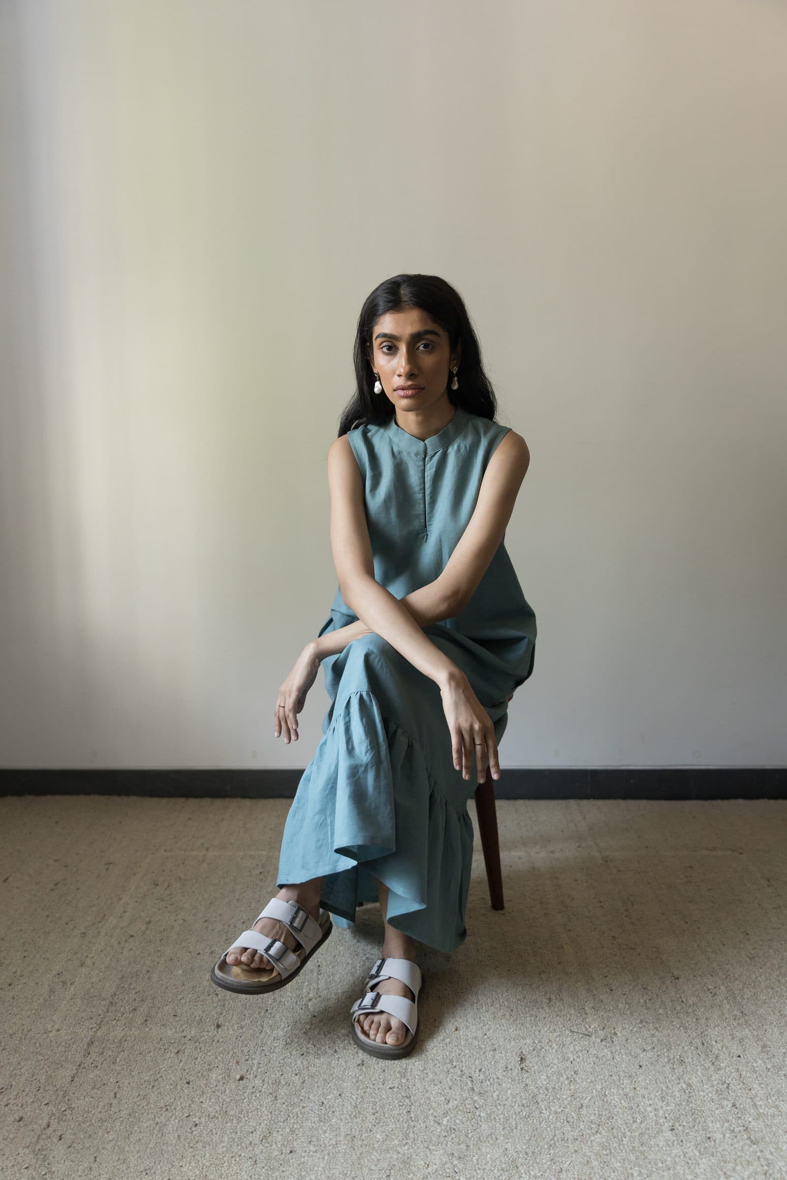 LAID-BACK GATHERED DRESS image 5