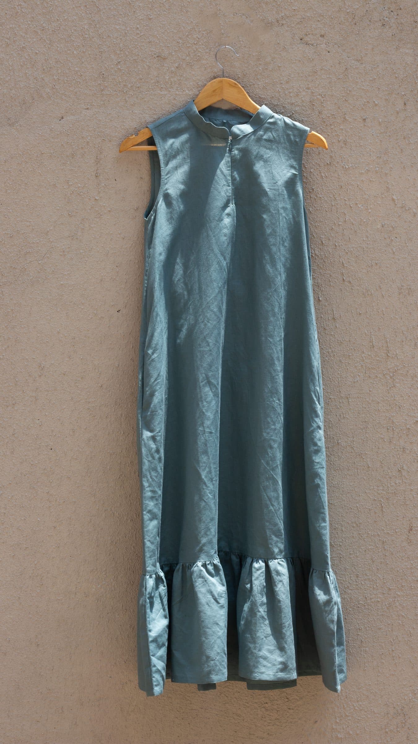 LAID-BACK GATHERED DRESS image 10