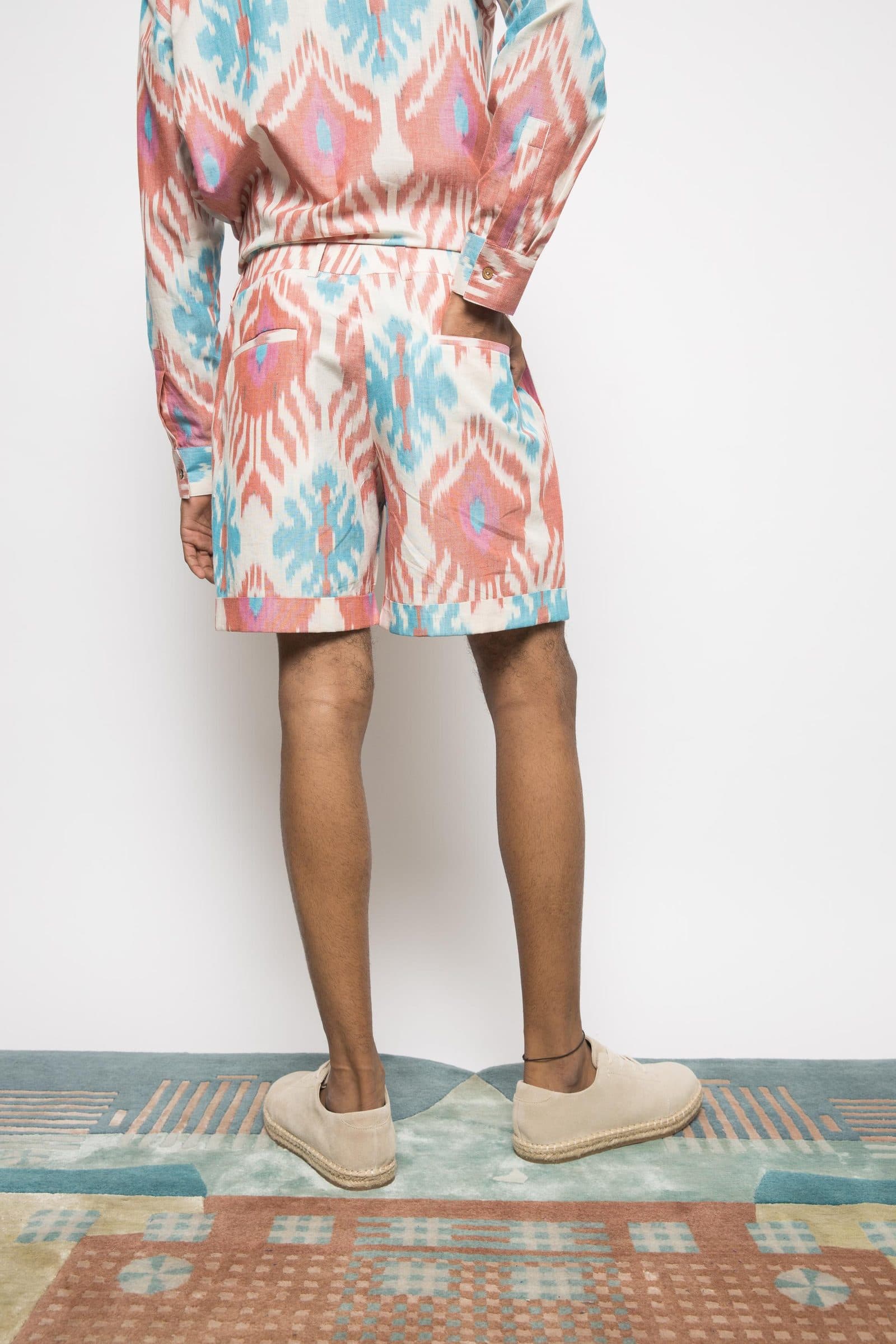 THE WEEKEND SHORTS hover