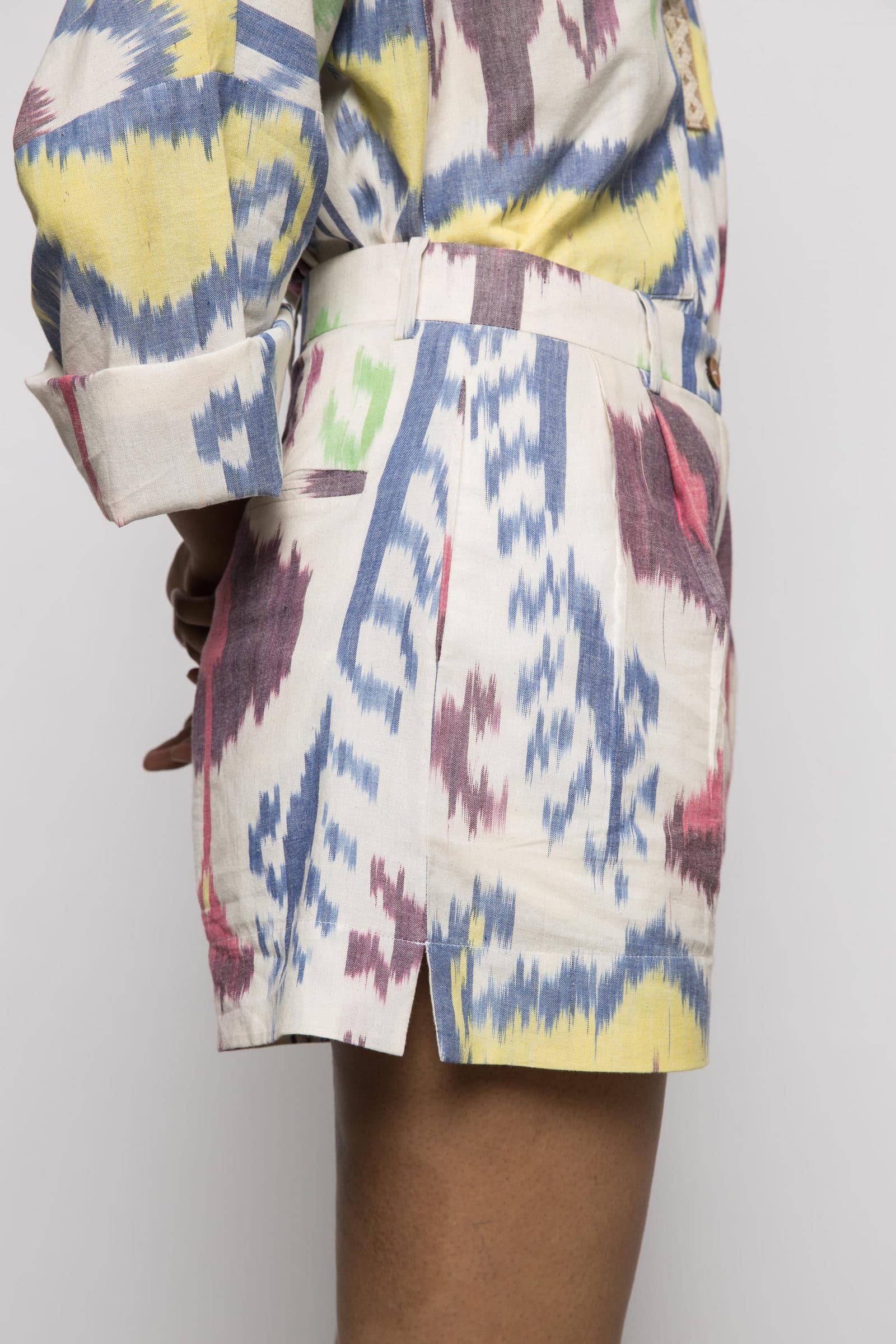 SLOUCHY PLEATED SHORTS image 3