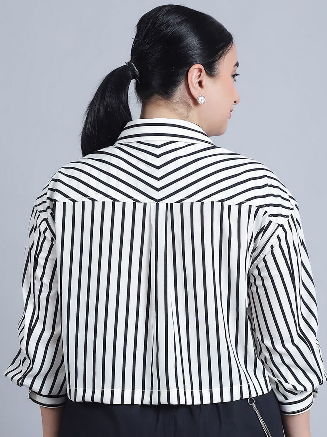 Baawri Cuffed Sleeves Shirt Style Crop Top image 4