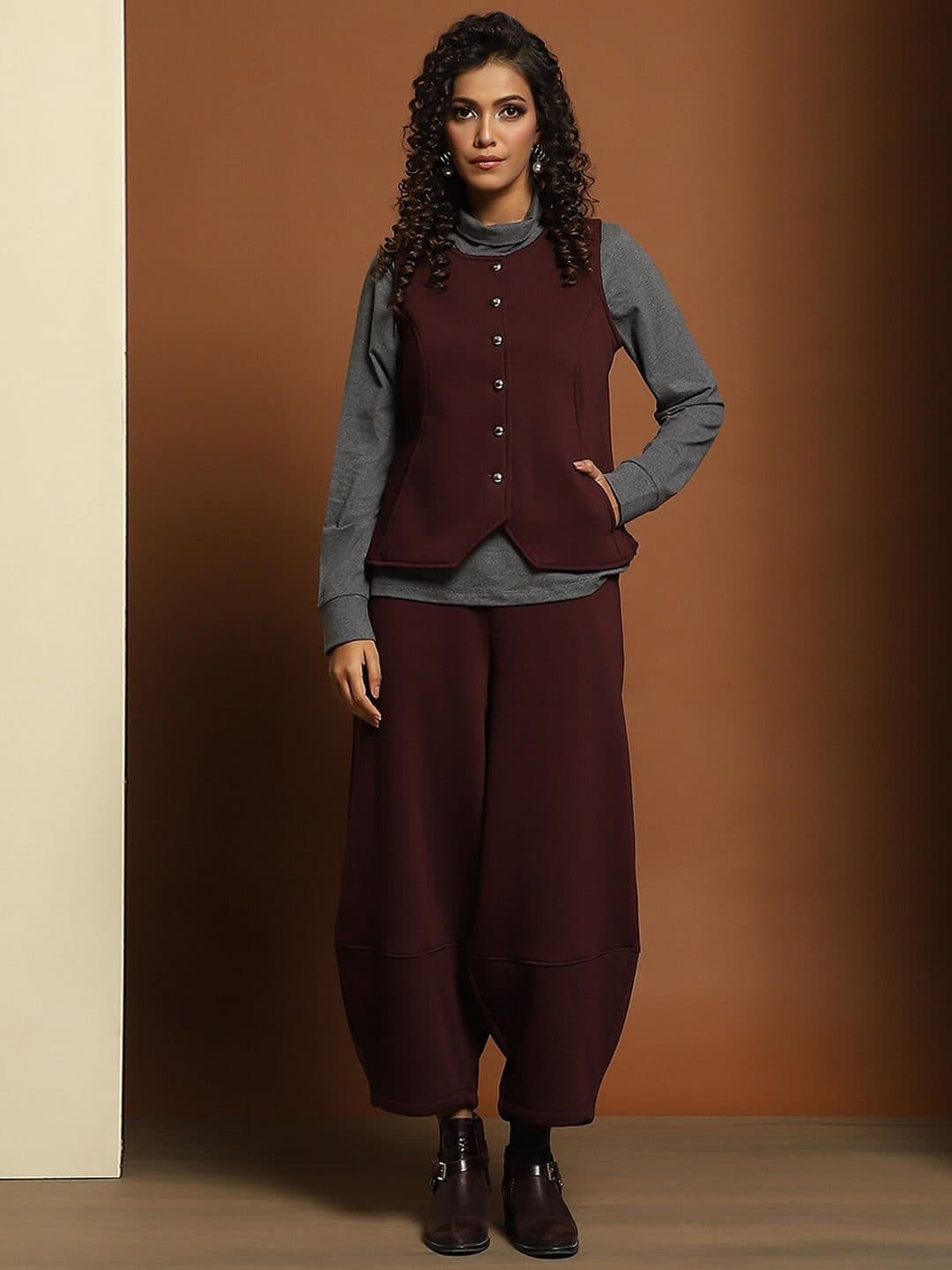 Baawri Round Neck Sleeveless Casual Waistcoat With Trousers image 1