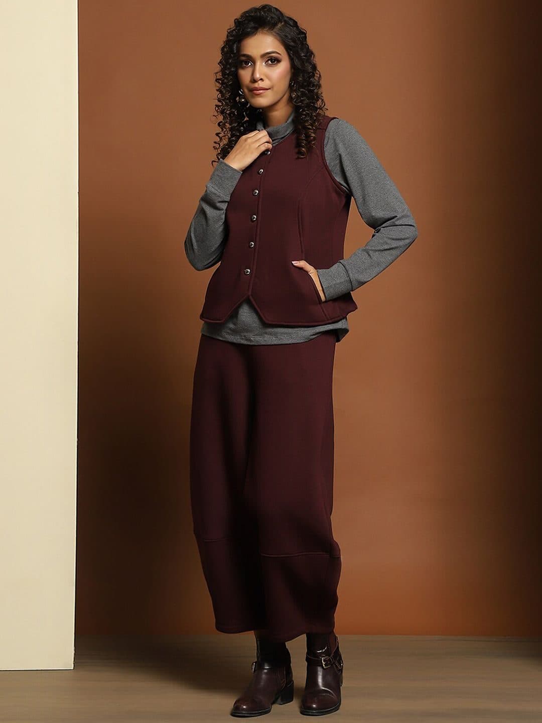 Baawri Round Neck Sleeveless Casual Waistcoat With Trousers image 5