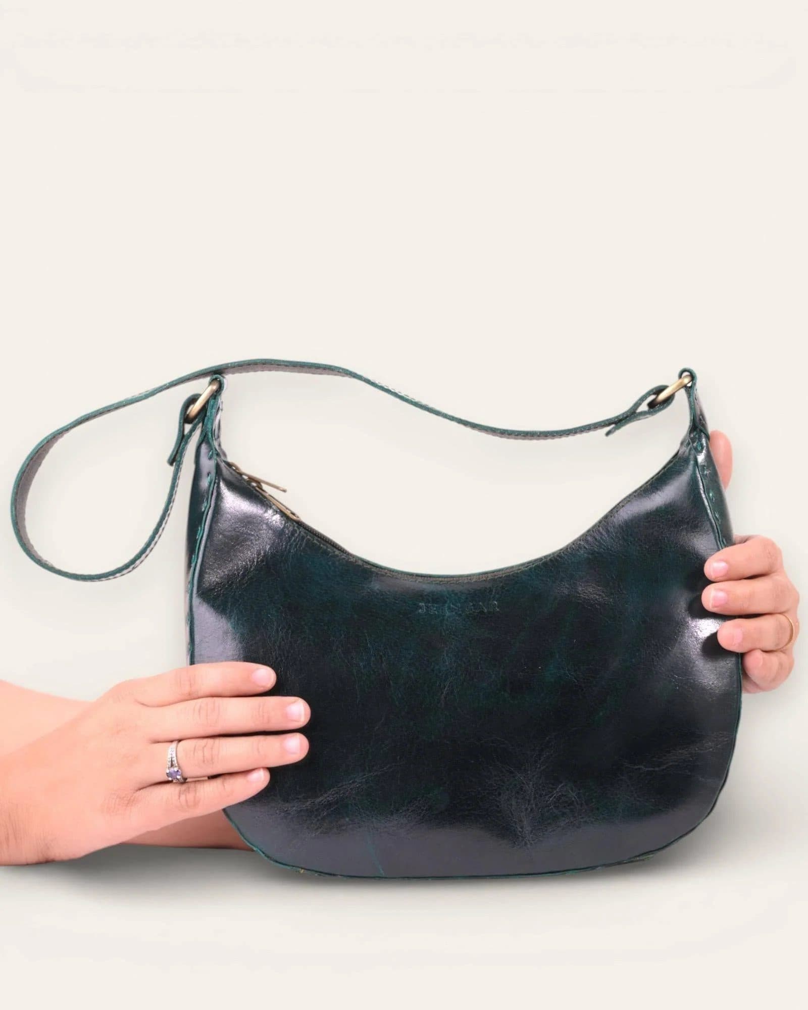 The Ranisar Shoulder Bag image 6