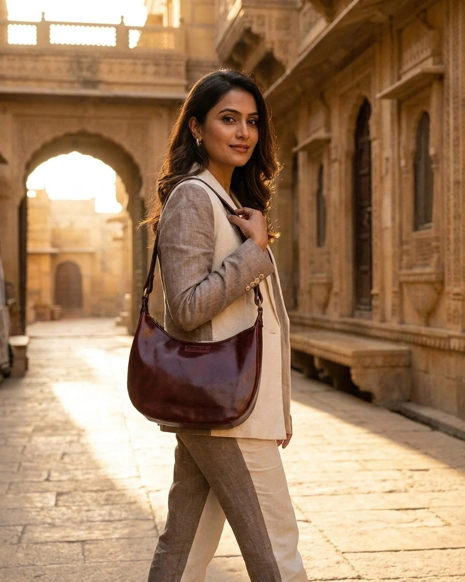 The Ranisar Shoulder Bag image 9