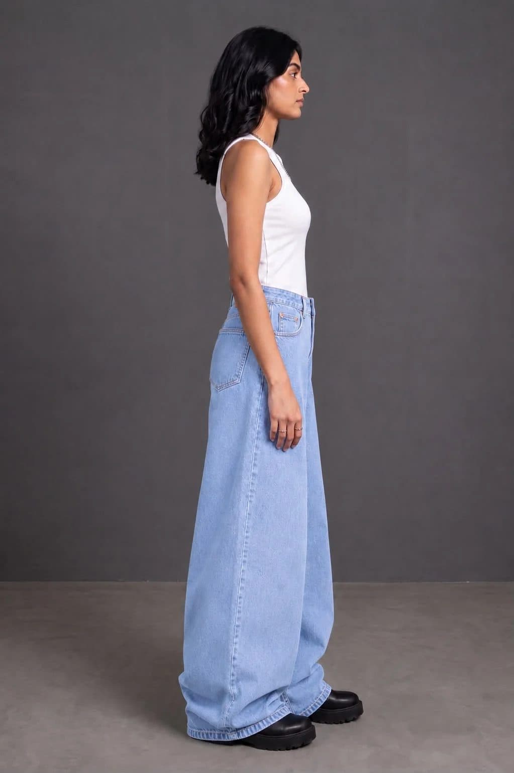 LIGHT BLUE WOMEN'S BALLOON FIT DENIM JEANS image 5