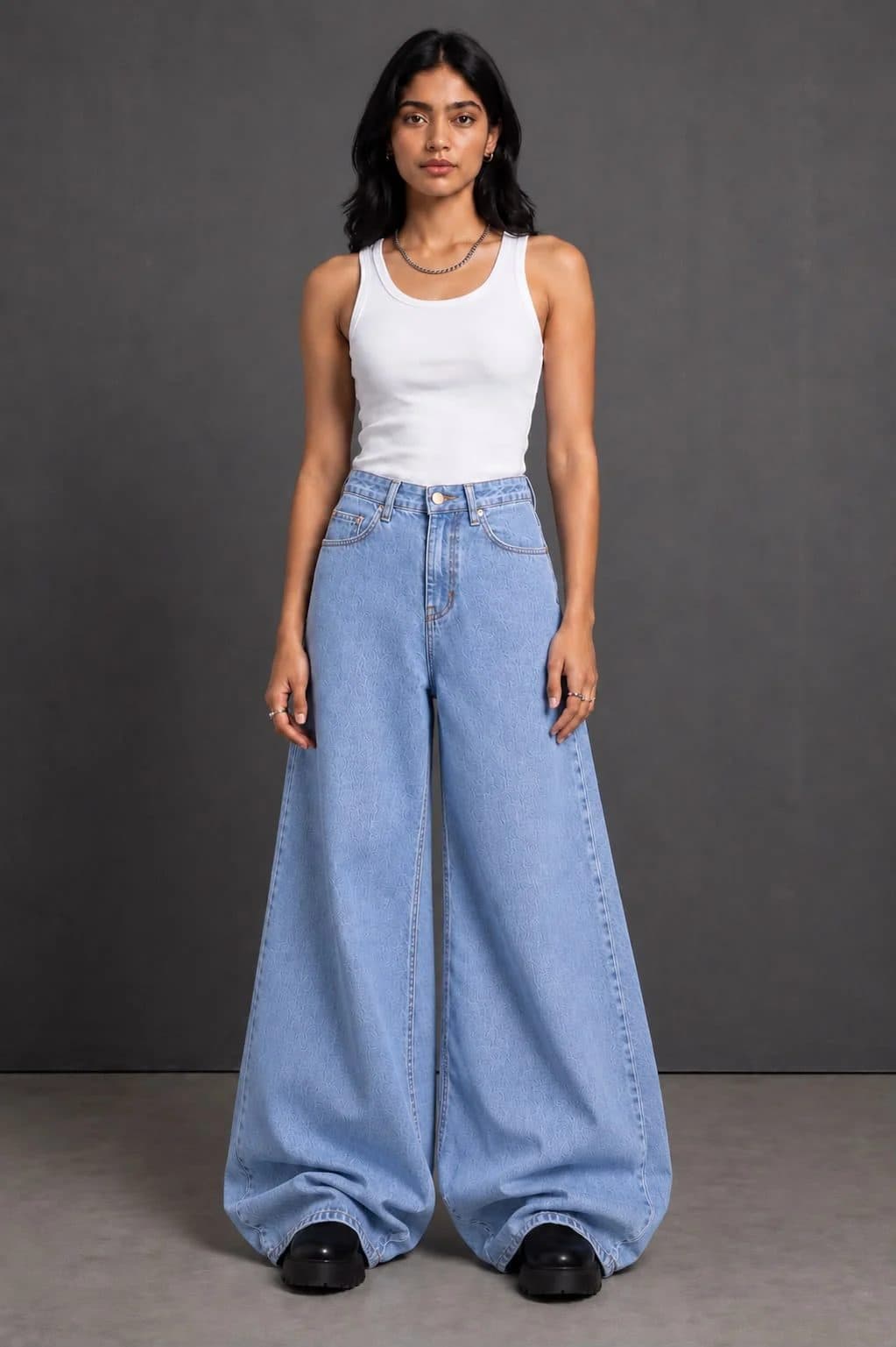 LIGHT BLUE WOMEN'S BALLOON FIT DENIM JEANS image 3