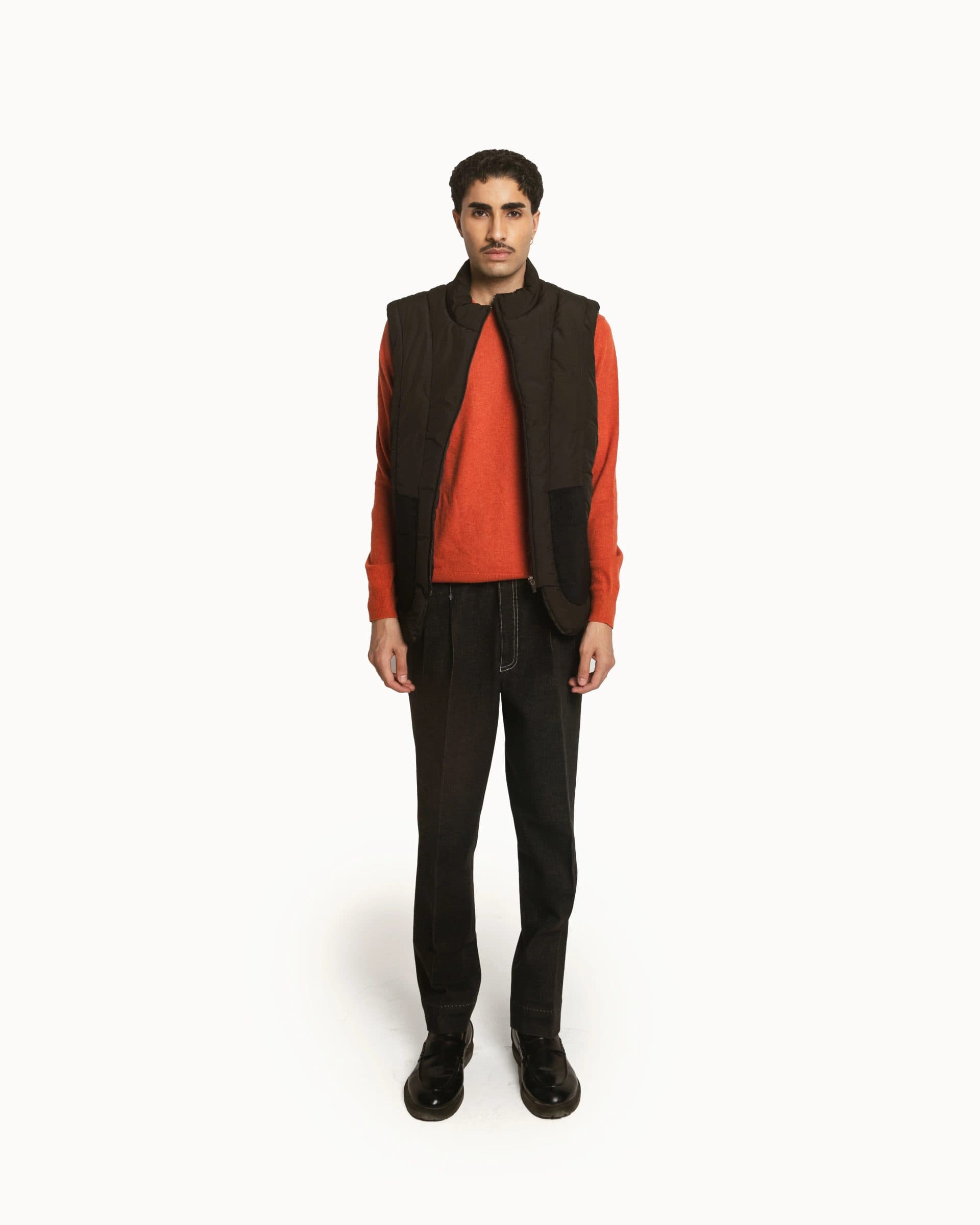 Puffer Jacket Sleeveless in Black image 4