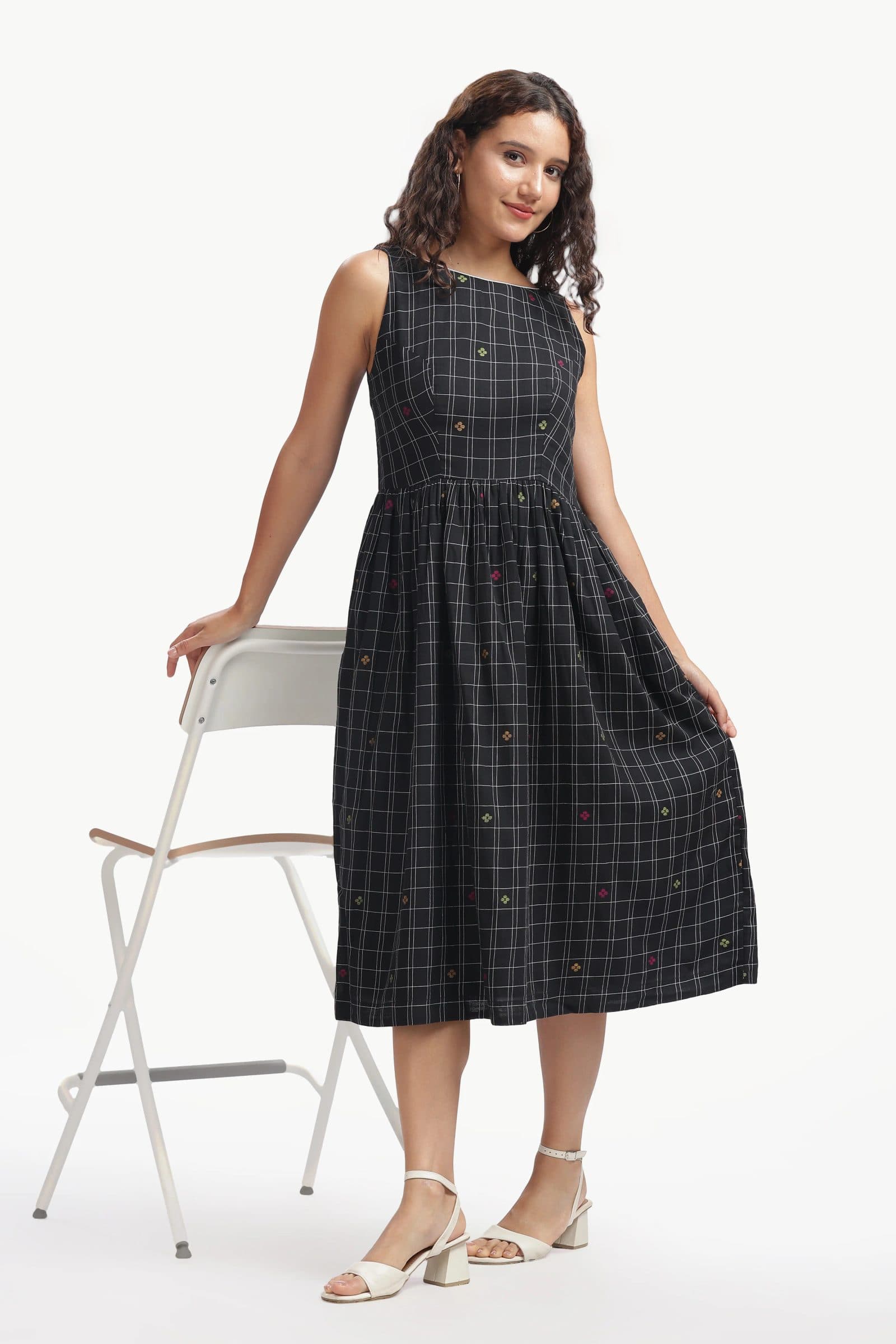 Black Cotton Mul Kasthuri Jamdani Dress For Women image 3