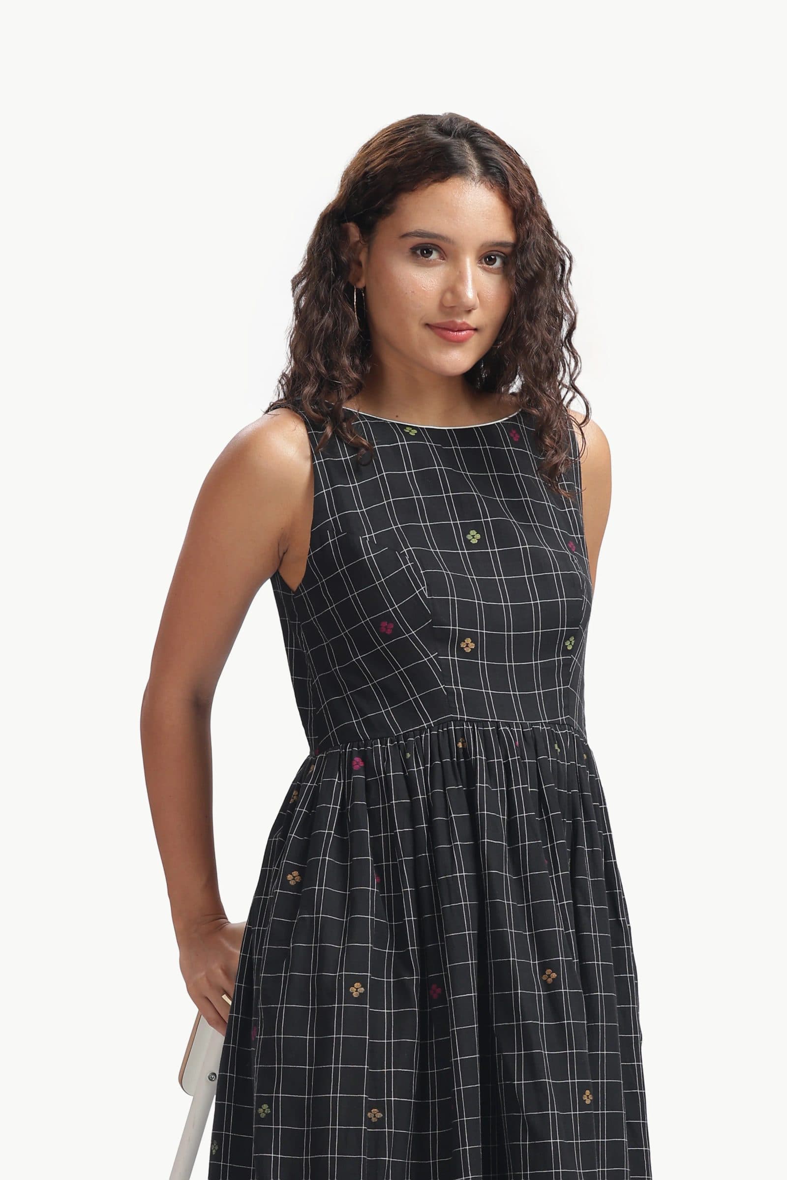 Black Cotton Mul Kasthuri Jamdani Dress For Women image 4