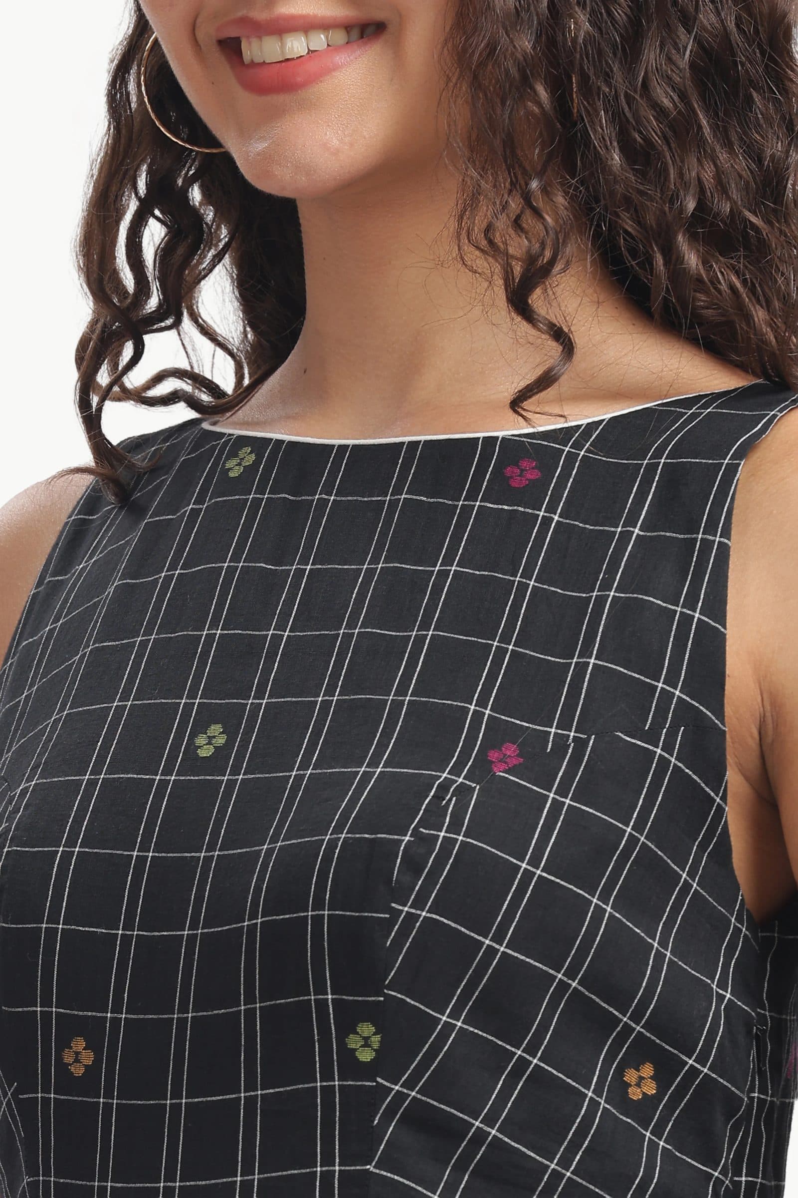 Black Cotton Mul Kasthuri Jamdani Dress For Women image 7