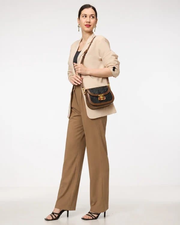 THE MIRA SHOULDER BAG IN - BLACK ESPRESSO image 7