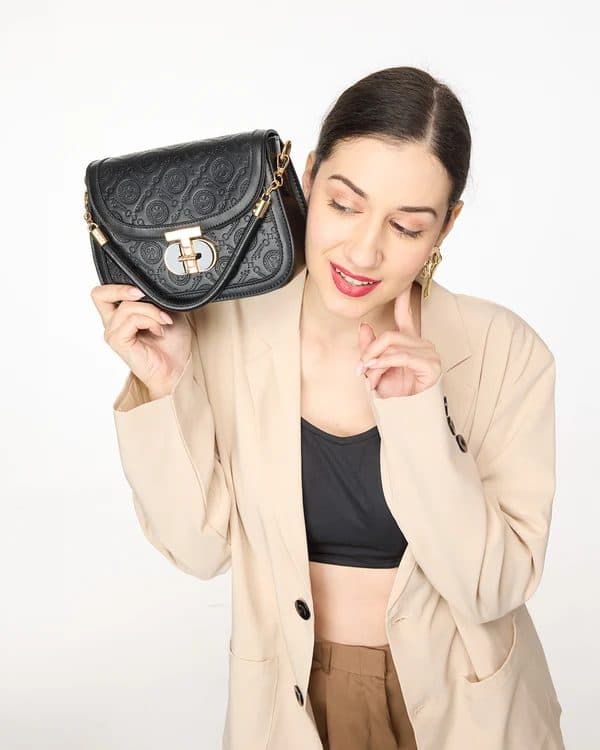 THE MIRA SHOULDER BAG IN - JET BLACK image 7